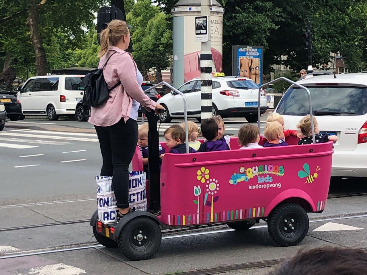 Dzieci bezpiecznie docierają busem do swojego przedszkola